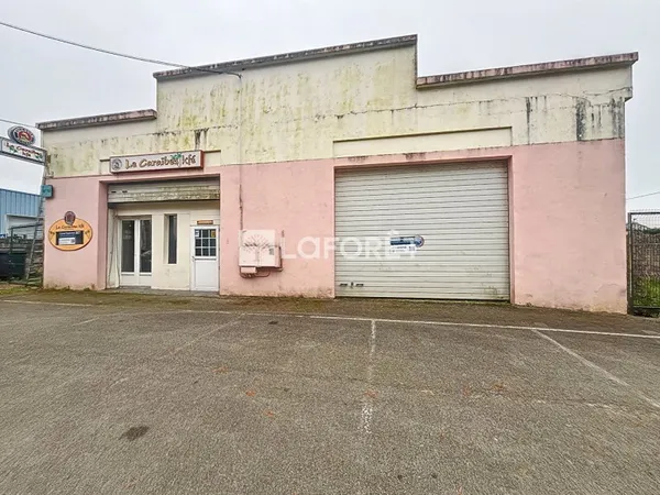 Local commercial 4 pièces 331 m²