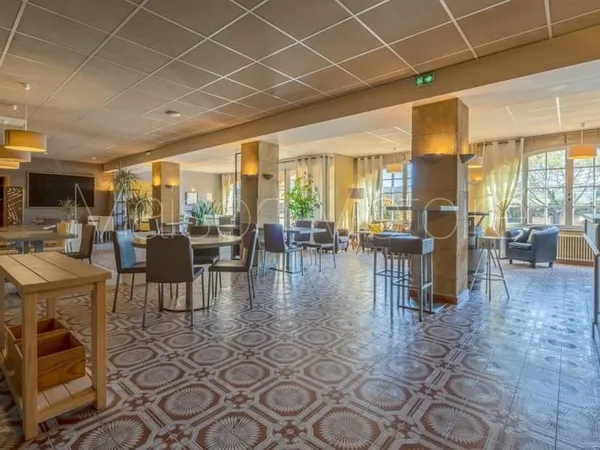 Hôtel-Restaurant et Bastide avec piscines en plein coeur du Luberon.