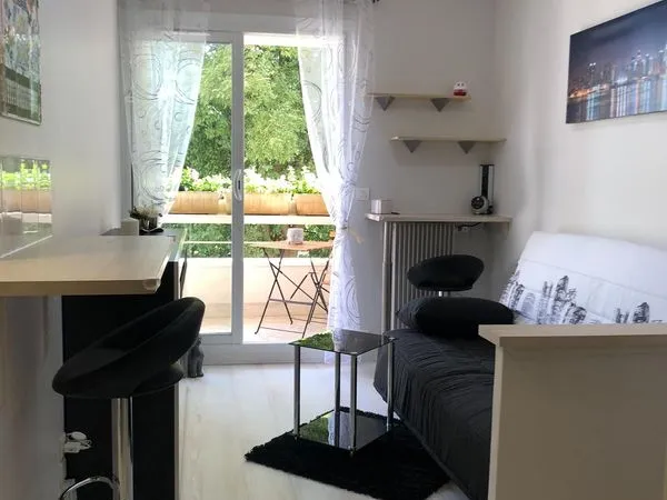 Location très agréable studio meublé à Caluire