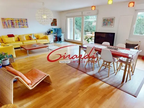 SUR LES HAUTEURS DE BRUNSTATT, REZ DE JARDIN 124M2 AVEC GARA