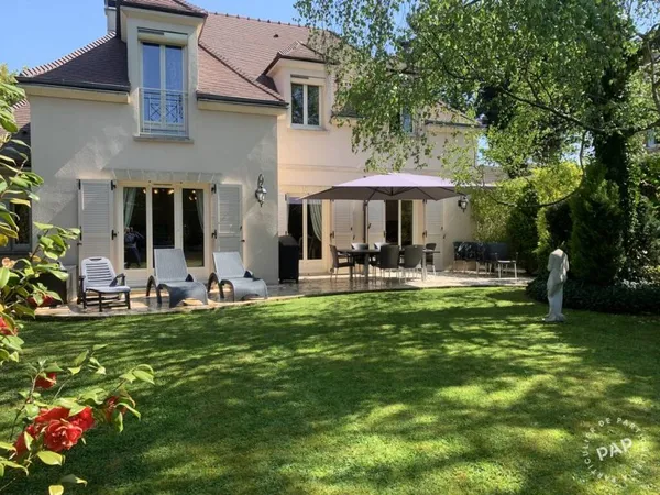 Maison 9 pièces 252 m²