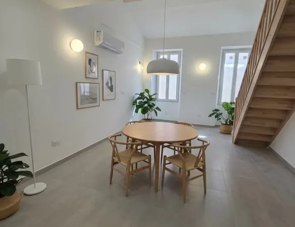 Duplex 70 m2 rénové 3 chambres climatisé Belle de Mai