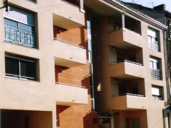 DECAZEVILLE : T3 SECURISE AVEC BALCON ET PARKING CENTRE VILLE