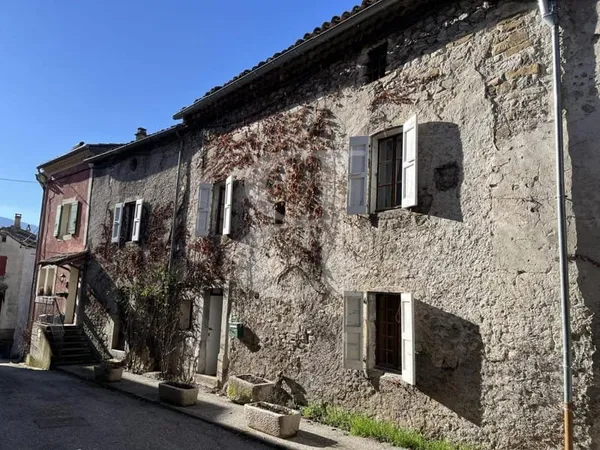 Maison de village en pierre