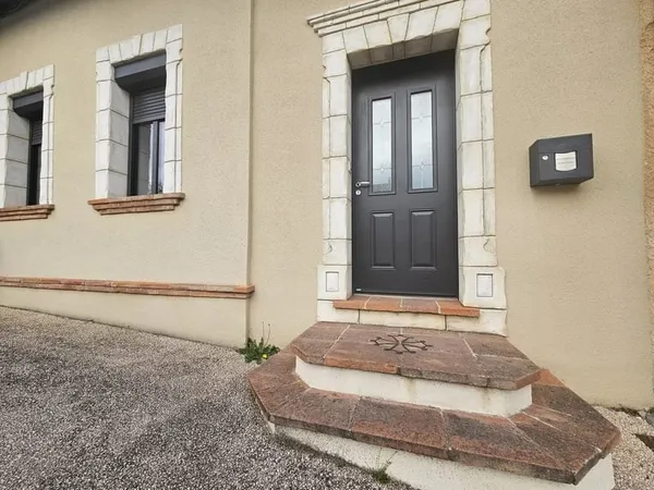 Charmante maison de rue rénovée avec goût au coeur de Samatan