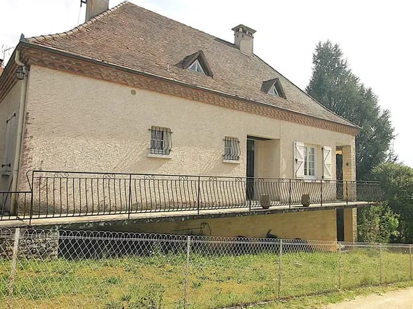 Maison à rénover, dans le centre de Gourdon. Vie de plain-pi