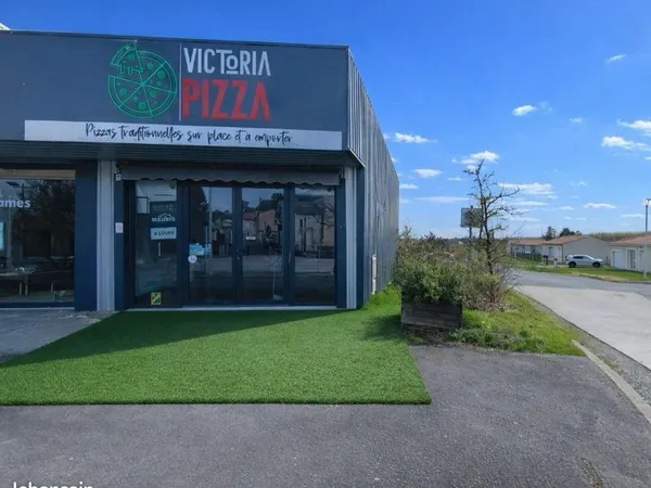 Local commercial à louer (ancienne pizzeria équipée)