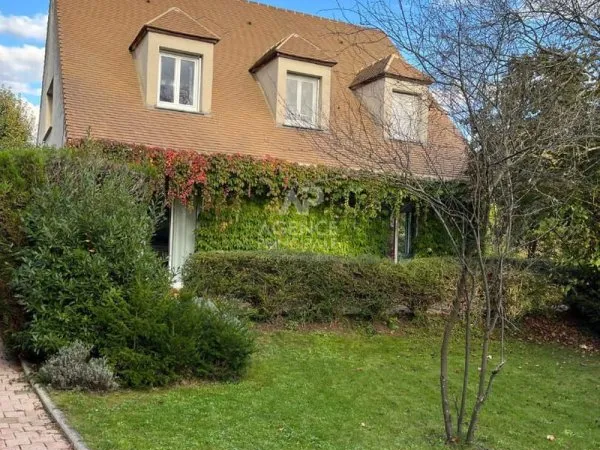 Maison 7 pièce(s) Entre Maisons
