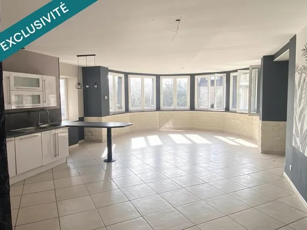 Appartement avec terrasse, deux places de parking