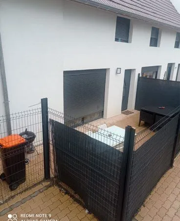 Maison mitoyenne Triplex F4 avec terasse au centre de Dannemarie