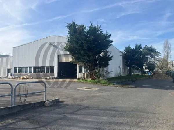 Terrain 4379 m²