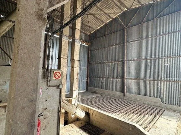 Bâtiment 300 m²