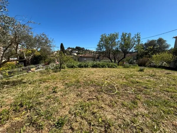 Terrain 639 m²