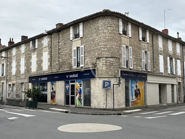 Hôtel 3 pièces 528 m²