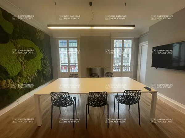 Bureaux 147 m²