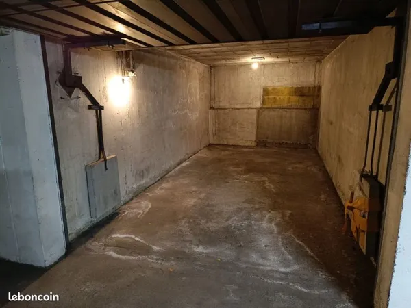 Garage fermé en sous-sol