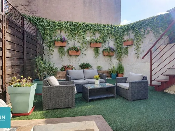 Maison de village T3 avec garage et jardinet en plein centre de Saint Maximin la Sainte Baume
