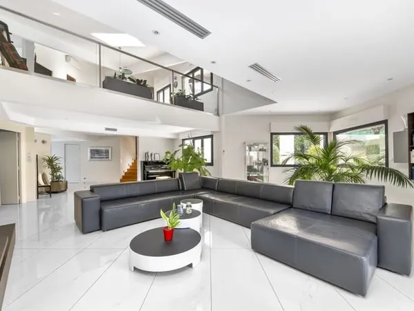 Maison 9 pièces 394 m²