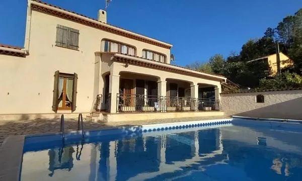 Vidauban Villa 4 chambres-piscine sur 1736m² de terrain clôturé