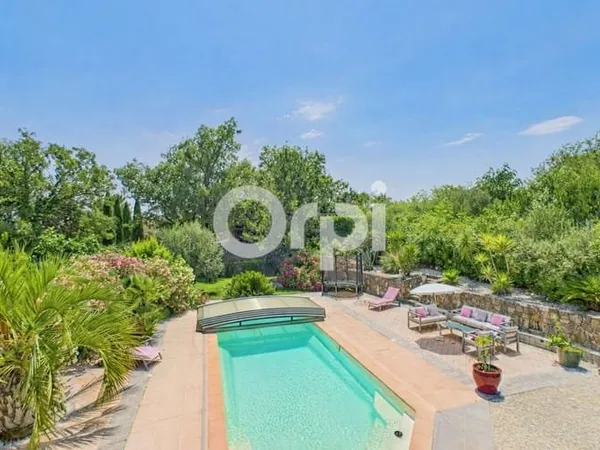 Maison 5 pièces 250 m²