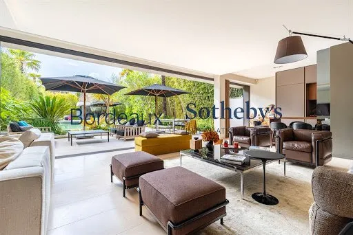 Maison 8 pièces 400 m²