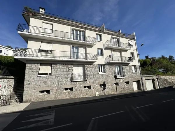 Agréable appartement de Type 4 avec stationnement et balcon.