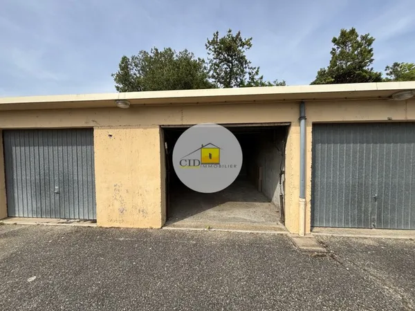 Stationnement Vente Saint-Bonnet-de-Mure   18000€