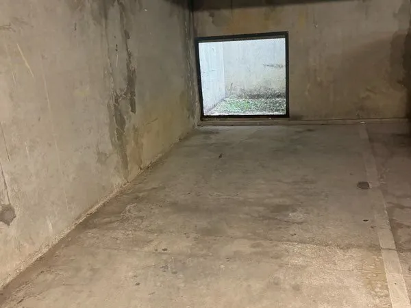 Place de parking en sous-sol sécurisée