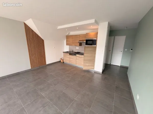 Appartement récent (état Neuf), parking souterrain privé+garage (1 KM de la plage)