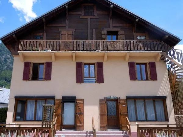 LES HOUCHES - SECTEUR DU LAC IMMEUBLE DE RAPPORT
