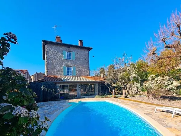 Maison 9 pièces 280 m²