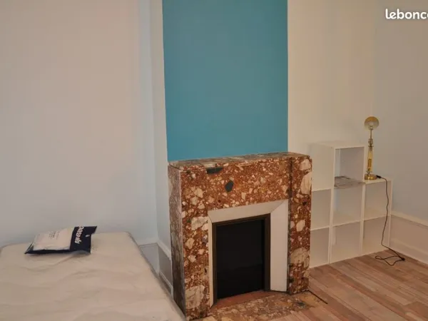 Logement meublé étudiant / stagiaire / alternant dans Colocation très bien situé, face lycées, Henri