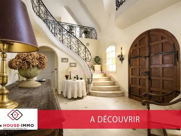 Magnifique Demeure de 10 Pièces, 320m2 Habitable, sur un Terrain de 2300m2 Environ -