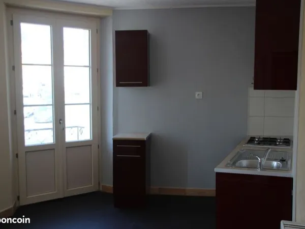 Appartement T2, 45 m2, plein centre, premier étage