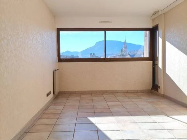 Bureau 4 pièces 86 m²