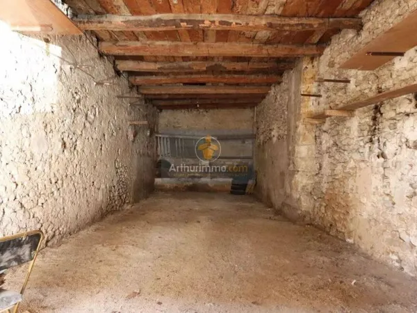 Entrepôt 240 m²