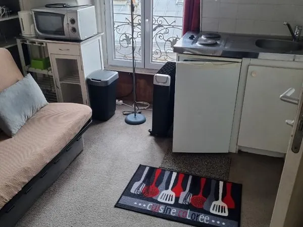 Belle studette dans magnifique immeuble hausmannien '' '' '''' '' '' '