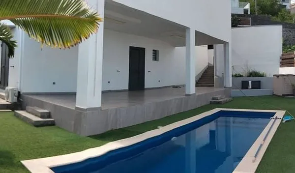 Villa 6 pièces 180 m²