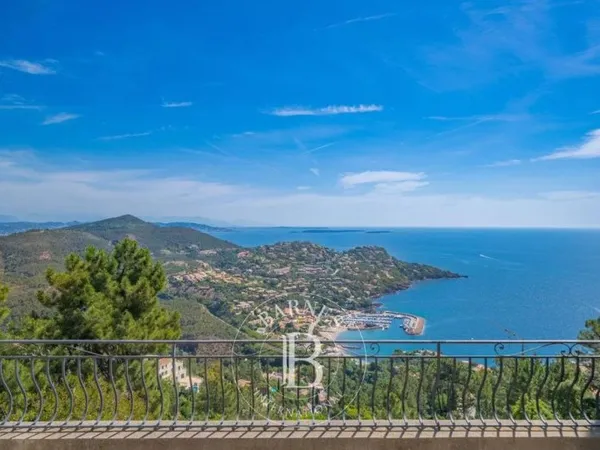 Villa 5 pièces 250 m²