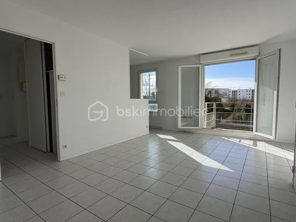 Appartement deux chambres + place de stationnement privative, le tout situé dans une résidence sécur