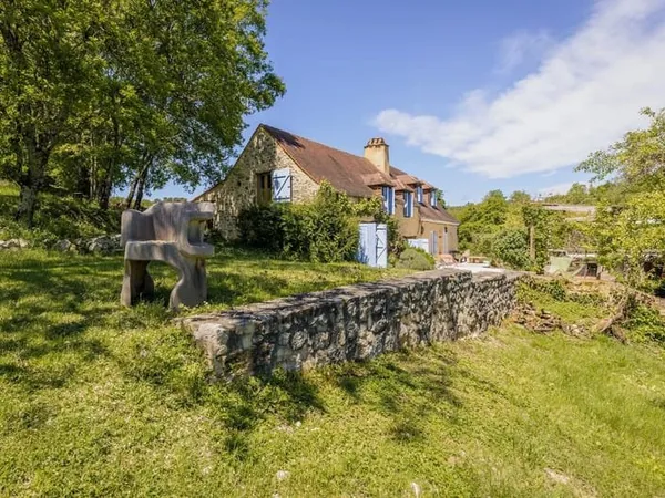 Charmante maison en pierre du Périgord avec piscine et vue sur la campagne
