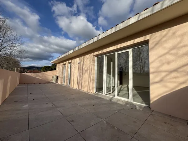 APPARTEMENT T3 DERNIER ETAGE AVEC TERRASSES