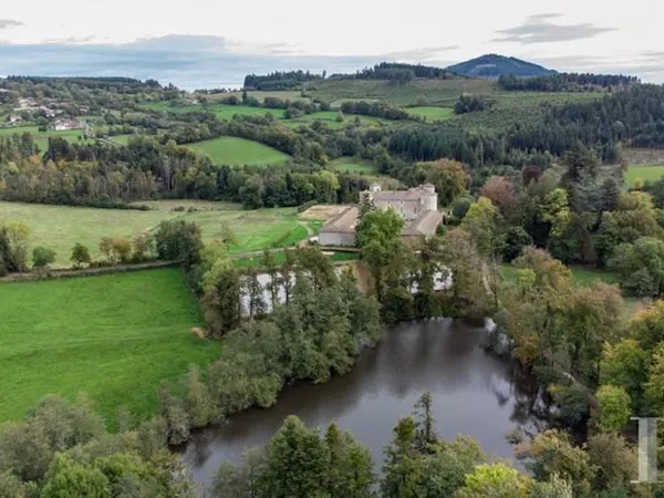 Château 16 pièces 900 m²