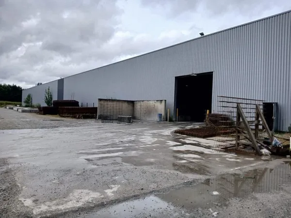 35 Pays de Vitré, local d'activité 2000 m2 à louer