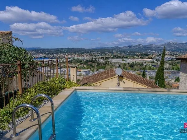 Maison 5 pièce(s) 124 m2 avec piscine