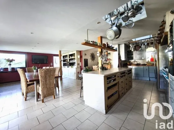 Maison 7 pièces 245 m²