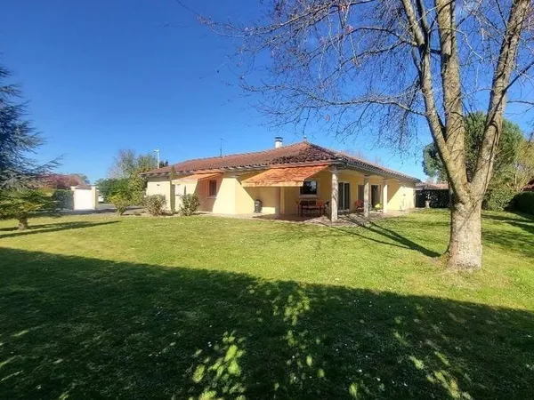Maison de plain-pied 8 pièces 150 m²