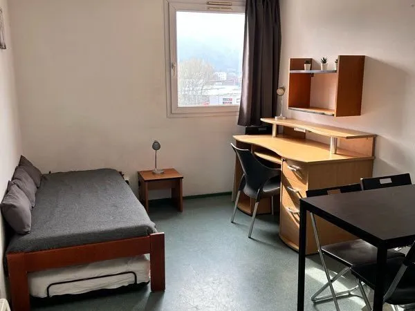 Studio meublé 5e étage sud vue montagne