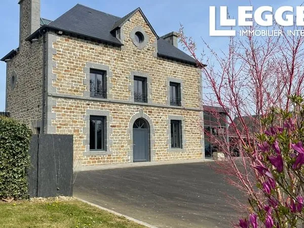 Une occasion rare d'acquérir une maison unique alliant charme, design moderne et fonctionnalité.