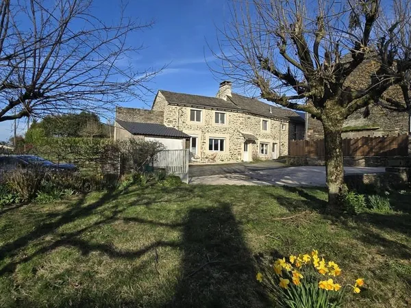 Maison + 2 Garages - Salmiech